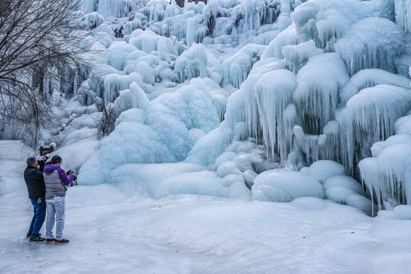天然冰瀑 惊艳一整个冬天